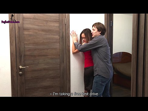 ❤️ Mai Sexy Realtor Da Hankali Ya Jefa Farjin Nata Da Fucks Yayin Siyar da Gidanta - Krempai Batsa na Gida ❤