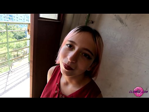 ❤️ Sha'awar ɗalibi yana tsotsar Baƙo a Waje - Cum A Fuskarsa Batsa na Gida ❤